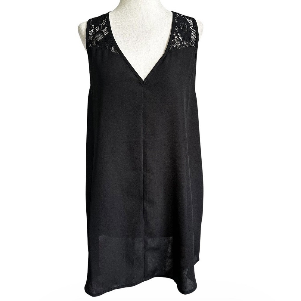 Sophie Rue Women Size Large Black Lace V Neckline Solid Top Blouse Shirt | 46-17